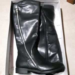 Black leather Report Footwear